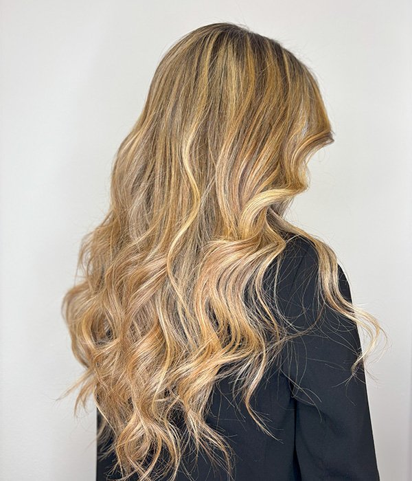 marina-modelo-reconstructor-del-cabello dañado-miracle-rebuilder