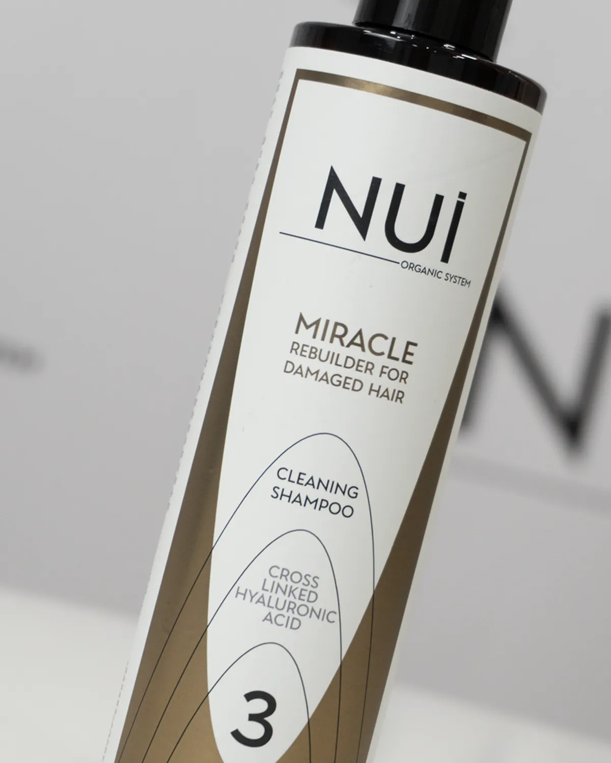 Champú reparador para cabellos dañados mantenimiento en casa nui miracle rebuilder