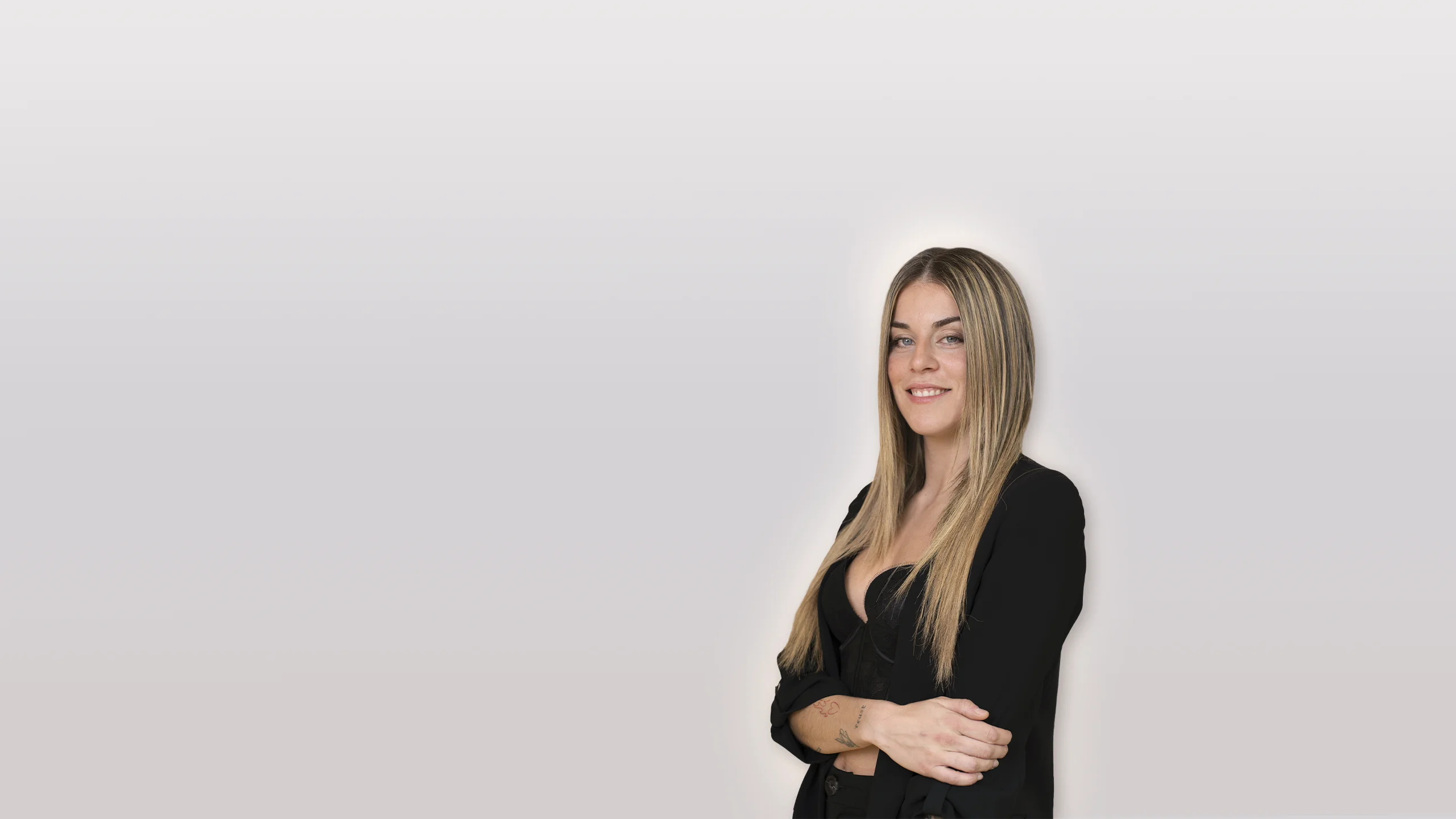 Tratamiento profesional NUI para alisado y reconstrucción capilar organico con resultados reales y cabello brillante sin frizz